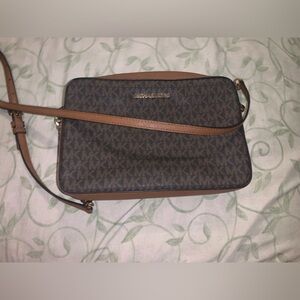 Michael Kors Jet Set Crossbody Bag - Natural Acorn